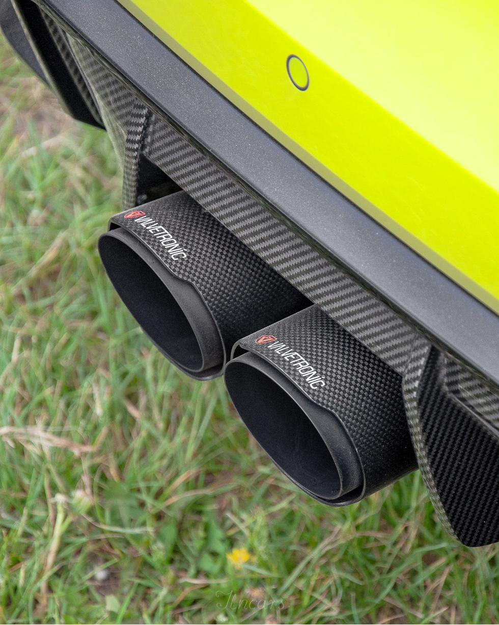 BMW M4 Competition Valvetronic układ wydechowy karbonowe końcówki São Paulo Yellow