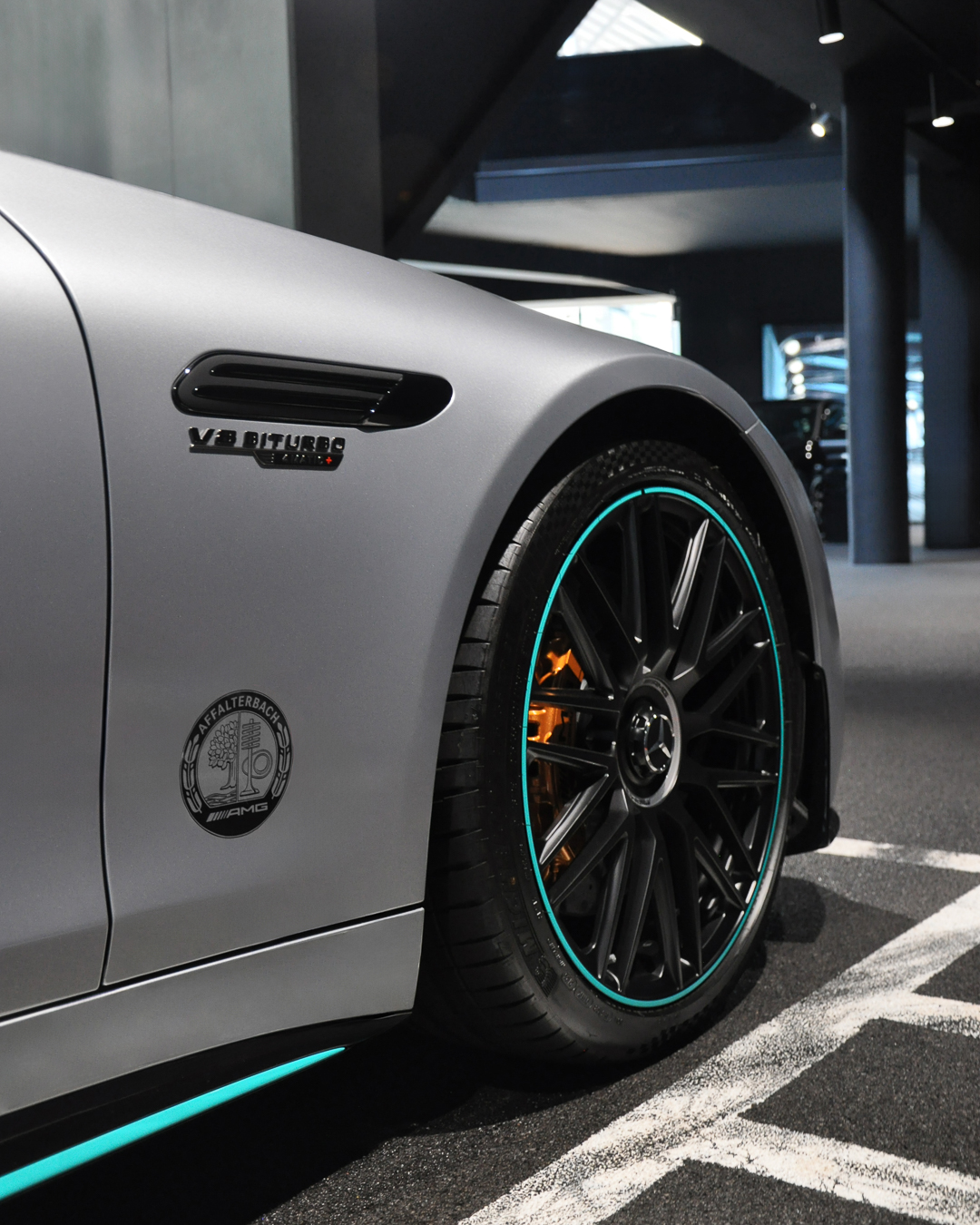 Ujęcie boczne Mercedes-AMG SL 63 Motorsport Collectors Edition